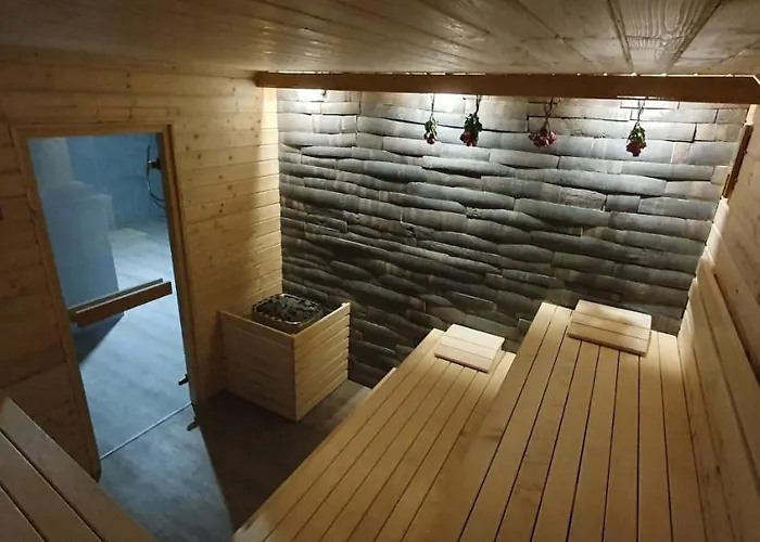 Hotel Strandhaus An Der Mosel 3*